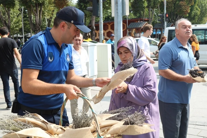 Zabıta teşkilatından esnaf ve vatandaşlara jest
