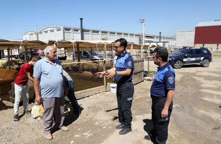 Zabıtadan kurban satış yerlerinde denetim
