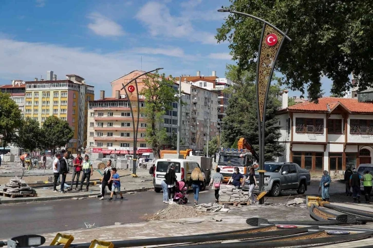 Zafer Meydanı’nda aydınlatma çalışmaları başladı
