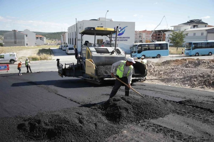 Zafertepe asfaltlanıyor
