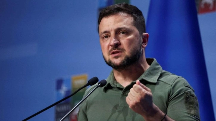 Zelenskiy hepsini görevden aldı: Vatana ihanet