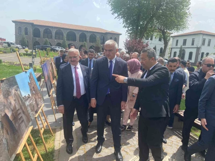 Zerzevan Kalesi’nde arkeolojik kazılar ile ortaya çıkarılan eserler ilk defa ziyarete açıldı
