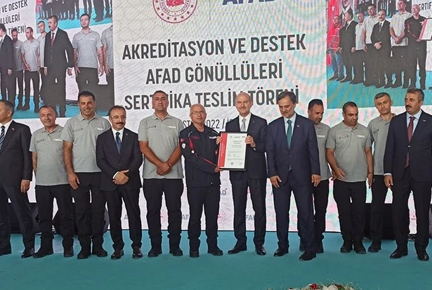 ZEYBEG, Beslenme üzerine akredite olan ilk ve tek Kamu Kurumu ödülünü Bakan Süleyman Soylu’dan aldı
