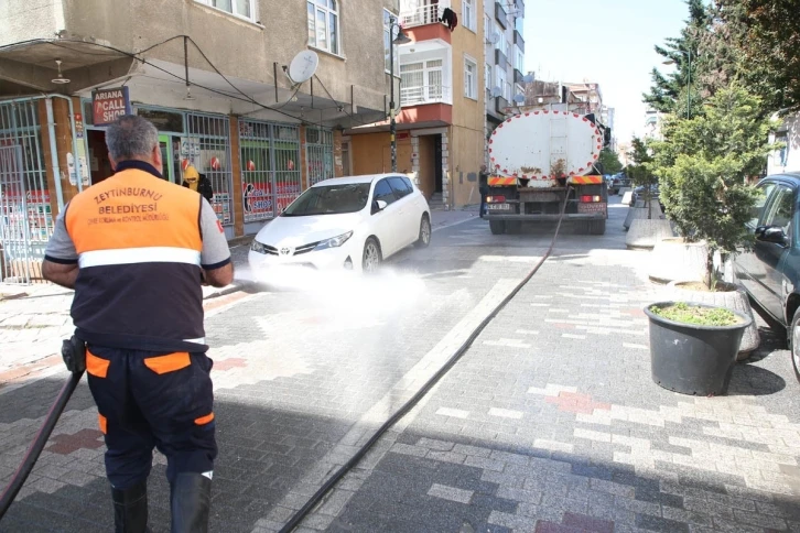 Zeytinburnu’nda bayramda temiz sokaklar, gül kokulu camiler
