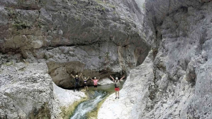 Zinav kanyonu adrenalin tutkunlarını cezbediyor
