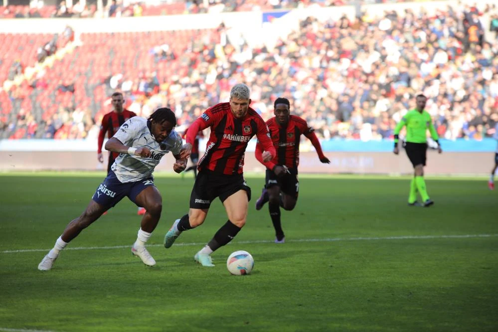 Ziraat Türkiye Kupası: Gaziantep FK: 0 - Fenerbahçe: 3 (İlk yarı)