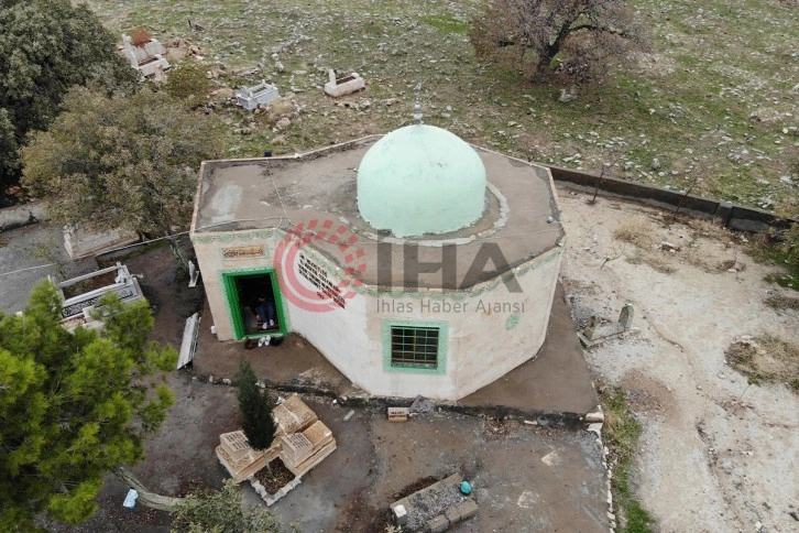 Ziyaretçi akınına uğrayan türbedeki düzenlemeye köylülerden şikayet