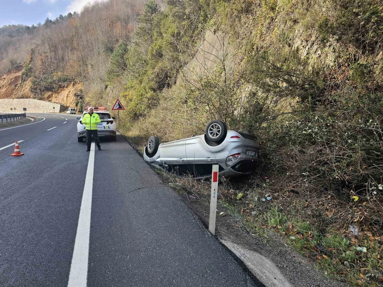 Zonguldak-Ereğli kara yolunda otomobil takla attı; sürücüsü yaralandı
