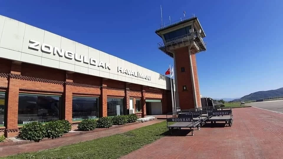 Zonguldak Havalimanı’nda rüzgar engeli, uçaklar iniş yapamadı
