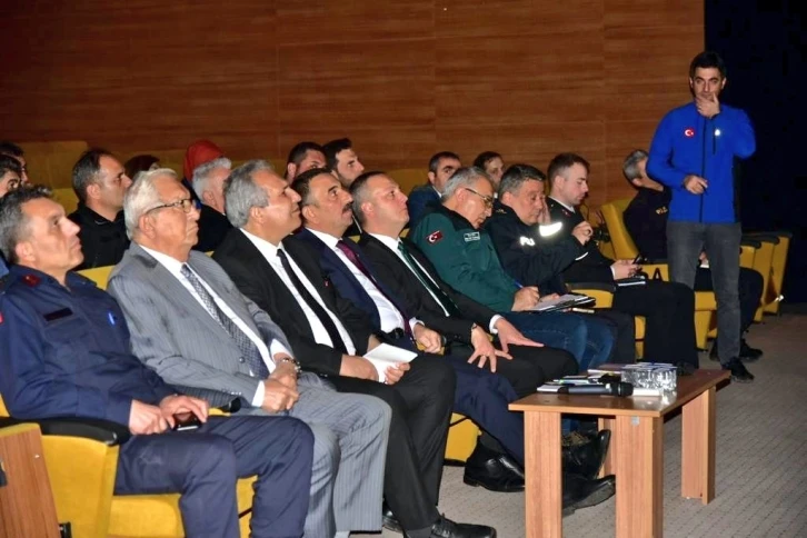 Zonguldak’ta beklenen fırtına öncesi alınacak tedbirleri görüştüler
