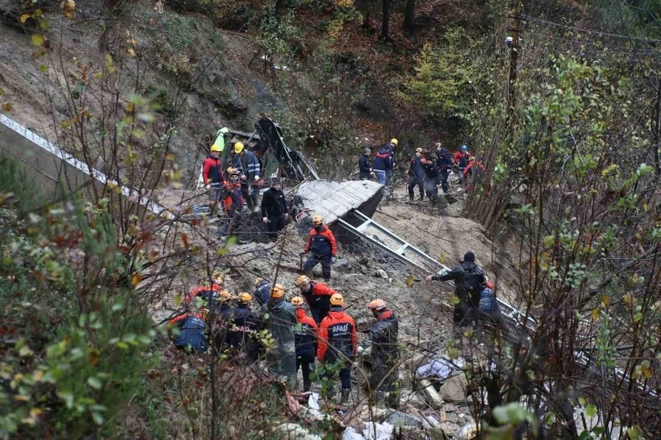 Zonguldak’ta göçük altındaki 2 kişiden birinin cenazesine ulaşıldı
