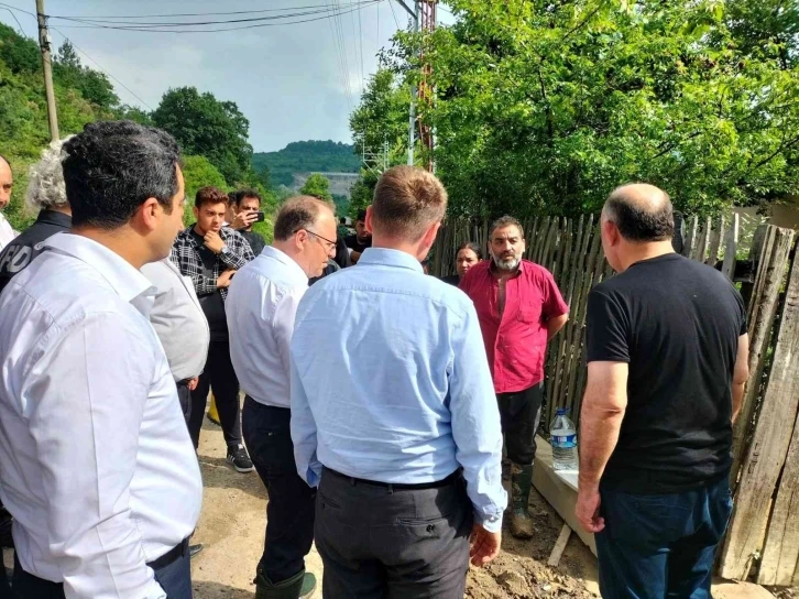 Zonguldak Valisi Tutulmaz, sel bölgesinde incelemelerde bulundu
