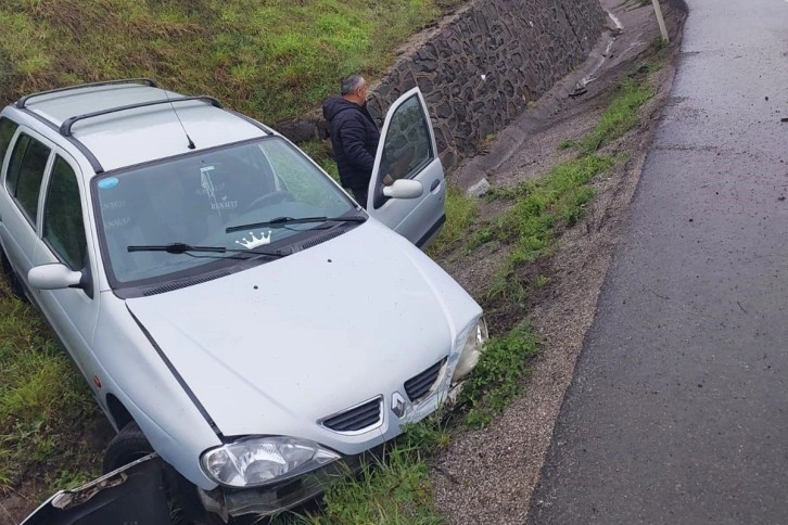 Zonguldak'ta kontrolden çıkan otomobil kaza yaptı: 1 yaralı