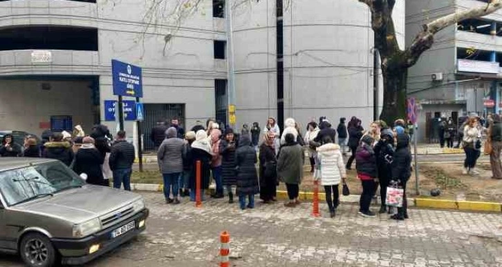 Zonguldak’ta vatandaşlar deprem paniğiyle sokağa koştu