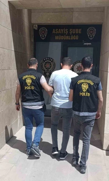 1 yıl 7 ay hapis cezası ile aranan şahsı polis yakaladı
