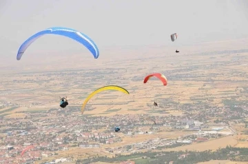 10. Akşehir XC Open Türkiye Yamaç Paraşütü Yarışması başladı

