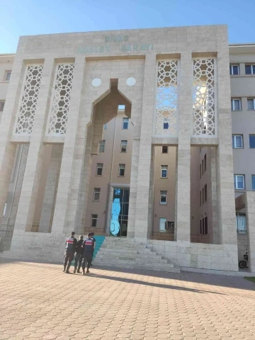 10 yıl sonra yakayı ele verdi, ceza evini boyladı
