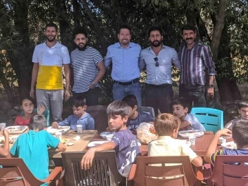 100 çocuğa yemek ve kırtasiye malzemesi dağıtıldı
