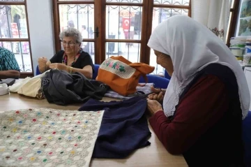 100 Yaş Evi’nde “Geri Dönüşüm” Atölyesi ile eskiler yenilenerek değerleniyor
