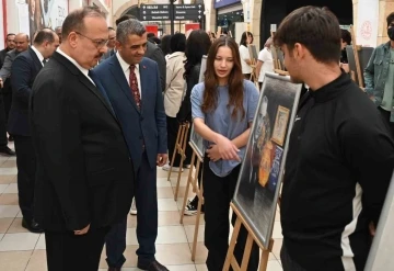 “100.Yılında Cumhuriyet ve Atatürk” konulu resim sergisi açıldı
