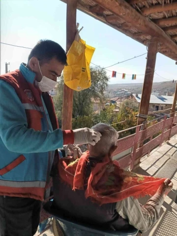 120 yaşlı ve engelli vatandaşın her ay ev temizliği ve kişisel bakımları yapılıyor
