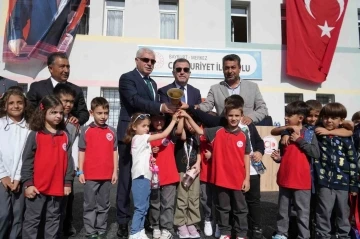 13 bin 500 öğrencinin ders başı yaptığı Bayburt’ta yeni eğitim öğretim yılı renkli görüntülerle başladı
