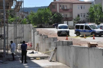 15’inci kattan beton zemine düşen inşaat işçisi hayatını kaybetti
