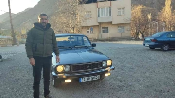 1987 model aracına gözü gibi bakıyor
