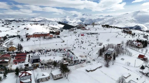 2 bin rakımda renkli festival
