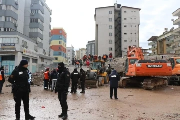 21 kişiye mezar olan Gölgeler Apartmanı’nın betonunda dere kumu ve çakıl kullanılmış
