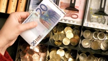 22 yılın en yüksek faiz artışı bekleniyor. Euro yükselişe geçti. Euro kuru 18 lirayı aştı