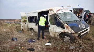 23 işçi yaralı! Minibüs şarampole devrildi