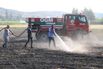 40 dönümlük arpa tarlası dakikalar içerisinde küle döndü
