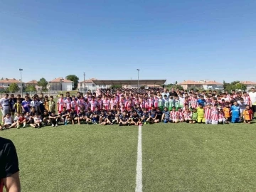 400 sporcuyla futbol şenliği
