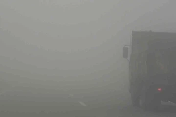 43 ilin geçiş güzergahında yoğun sis: Görüş mesafesi 20 metreye kadar düştü

