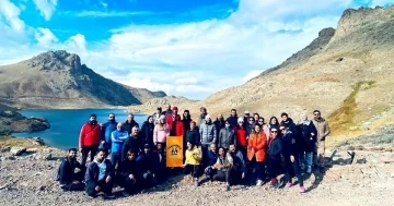 45 dağcı Sat Gölleri’nin güzelliklerini görme fırsatı buldu
