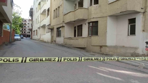 5,9’luk depremle sarsılan Malatya’da ağır hasarlı binalar için güvenlik önemli alınıyor
