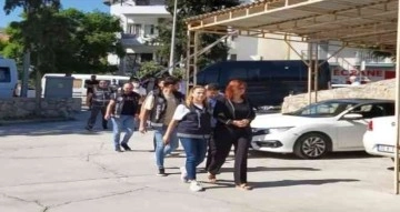 6 ilde dolandırıcılık operasyonunda gözaltına alınan şüpheliler adliyeye sevk edildi