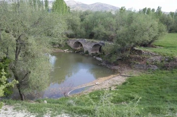 7 asırlık Hançalar Köprüsü’nün restorasyonu için ilk adım atıldı
