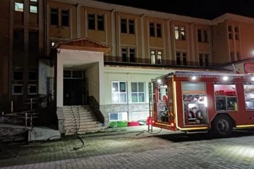 70 öğrencinin kaldığı yurtta yangın çıktı, öğrenciler geceyi okulda geçirdi