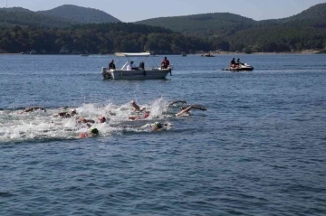 8 ülkeden 35 sporcunun katıldığı şampiyona renkli görüntülere sahne oldu
