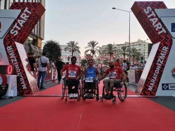 9 Eylül İzmir Yarı Maratonu rekor katılımla başladı
