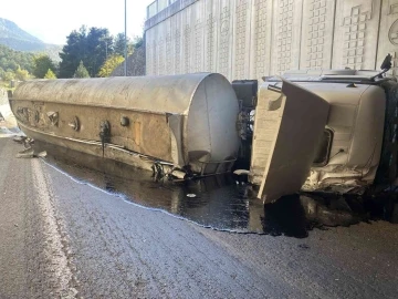 Adana’da asfalt yüklü tır devrildi: 1 yaralı
