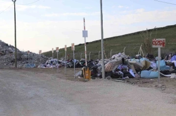 Adana’da çöken binaların molozları eşyalarıyla birlikte korunuyor
