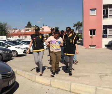 Adana’da sürücüyü “aşk vaadiyle” kandırıp gasp eden 3 zanlı tutuklandı
