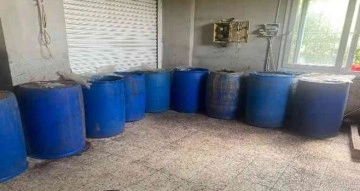 Adana’da bin 40 litre sahte içki ele geçirildi