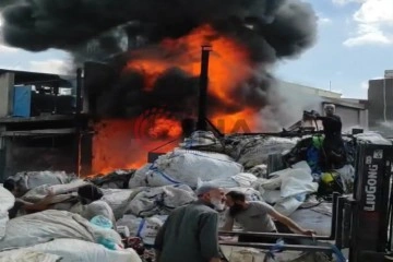 Adana'da geri dönüşüm fabrikasında yangın