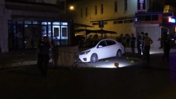 Adana'da şüpheliyi gözaltına almak isteyen polis ekibine silahlı saldırı