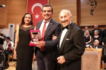 Adanalı sanatçı Vursavuş, İstanbul'da konuk sanatçı olarak konser verdi