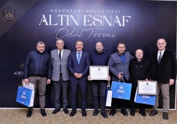 Adapazarı’nda altın esnaflar belgelerini aldı
